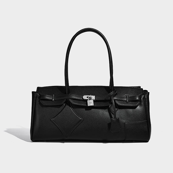 Strukturierte Tote-Bag in schwarzer Lederoptik mit Drehverschluss in Form eines Vorhängeschlosses, dekorativen Riemendetails und abgerundeten Doppelhenkeln