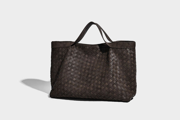 Große, formstabile Tote-Bag in Lederoptik mit gewebter Struktur und passender kleiner Tasche in Dunkelbraun, zwei Henkeln und verstellbarem