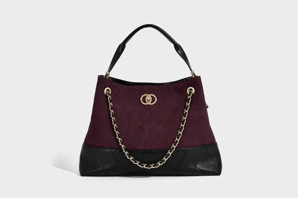 Gesteppte zweifarbige Schultertasche mit goldfarbener Kettenriemen und ineinandergreifendem Ringemblem im apricot-schwarzen Colorblock-Design, Detailansicht