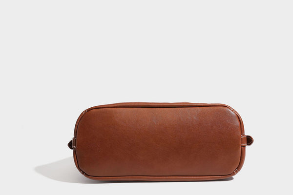 Lässige Hobo-Schultertasche mit glatter Oberfläche in Lederoptik, kontrastierenden Steppnähten, antikgoldfarbenen Metallelementen und, Detail