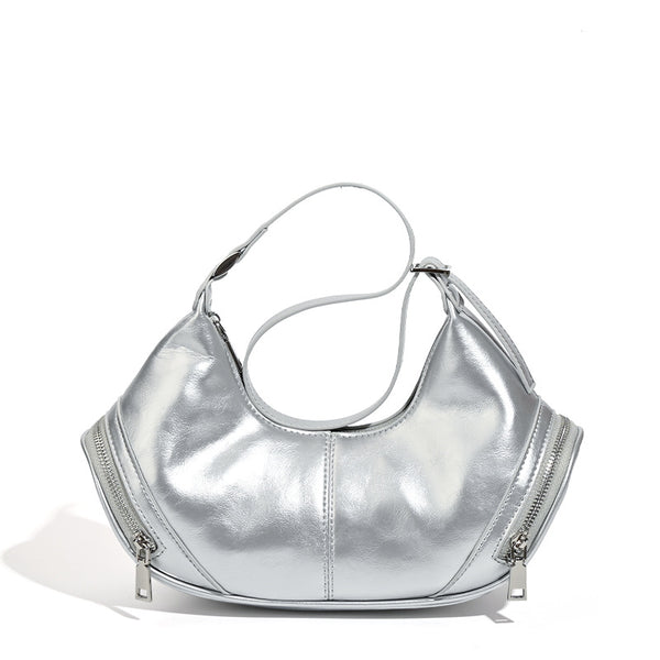 Mini-Hobo-Schultertasche in Halbmondform mit zwei seitlichen Reißverschlusstaschen und silberfarbenen Beschlägen, Detailansicht 5