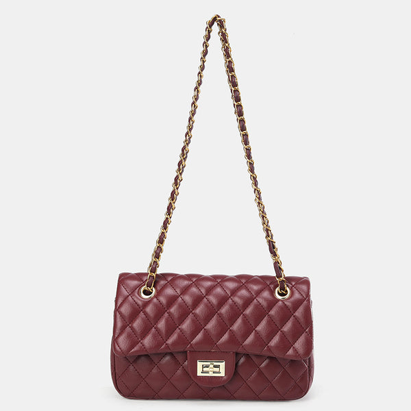 Gesteppte Crossbody-Tasche mit Rautensteppung, Überschlag, goldfarbenem Kettenriemen und Drehverschluss, Detailansicht 8