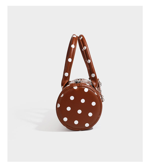 Glänzende Tasche in Zylinderform mit Polka-Dot-Muster, abgerundeten Tragegriffen, Sternanhänger und abnehmbarem Crossbody-Riemen, Detailansicht 11