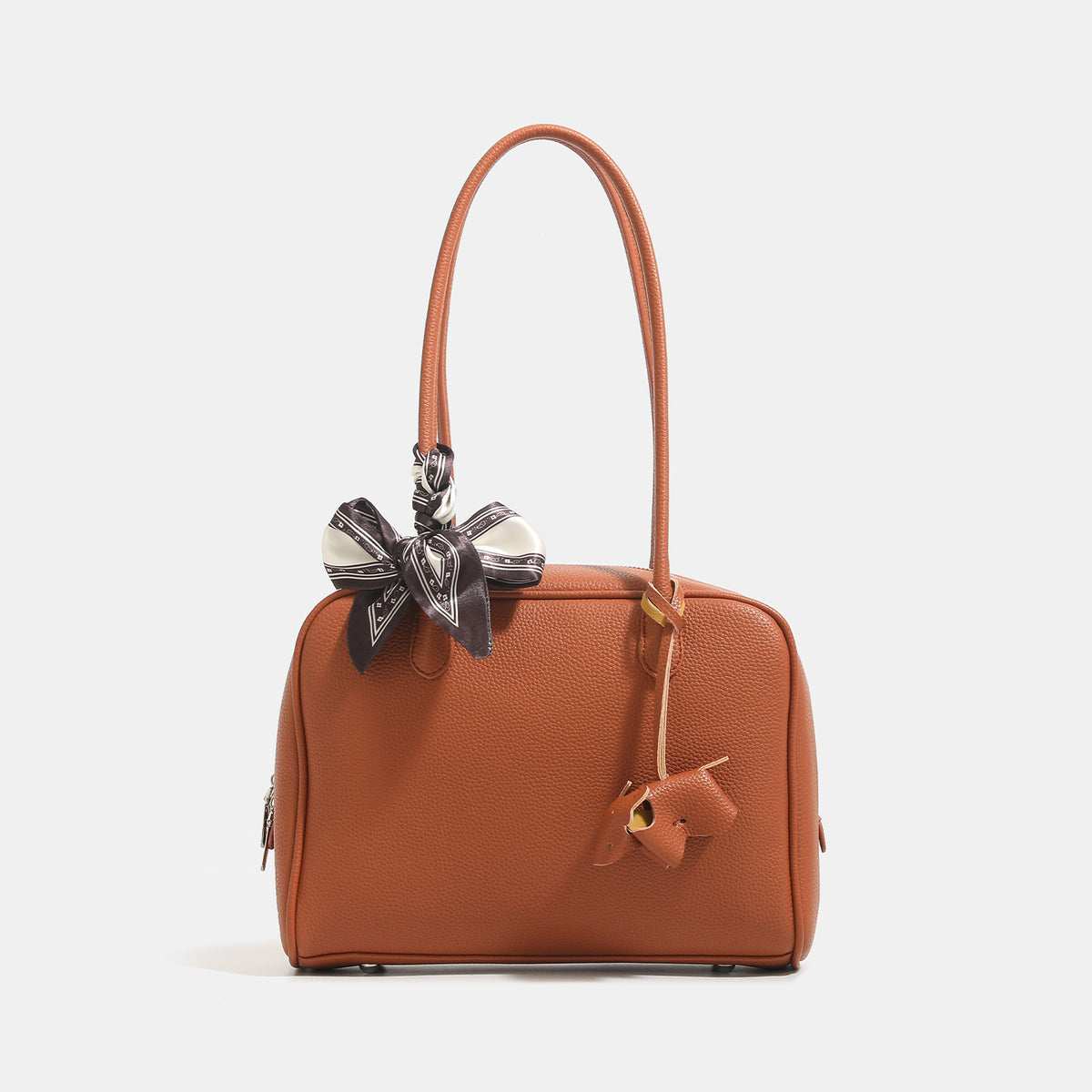 Strukturierte Boston-Tasche mit kurzem Henkel aus genarbtem lederähnlichem Material, Seidenschal-Bindung und Metallfüßchen, Detailansicht 6