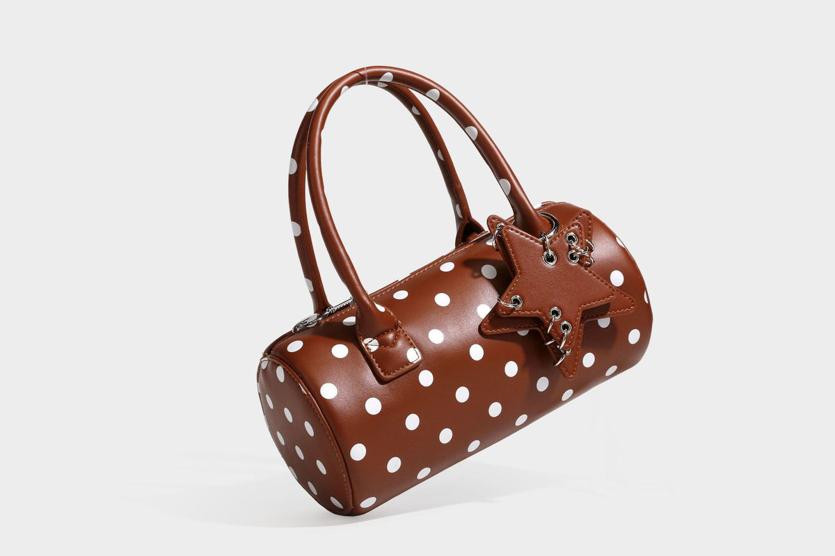 Glänzende gepunktete Barrel-Bag mit abgerundeten Henkeln, Sternanhänger und abnehmbarem Crossbody-Riemen, Detailansicht 41