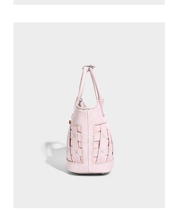 Kleine, strukturierte geflochtene Bucket Bag mit rundem Tragegriff, Perlenanhänger und abnehmbarem Schulterriemen in Lederoptik