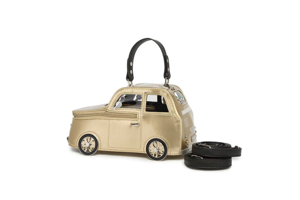 Mini-Handtasche in Autoform mit strukturierter Form, glänzender Lackoptik, dekorativen Speichenrädern, transparenten Fenstereinsätzen und