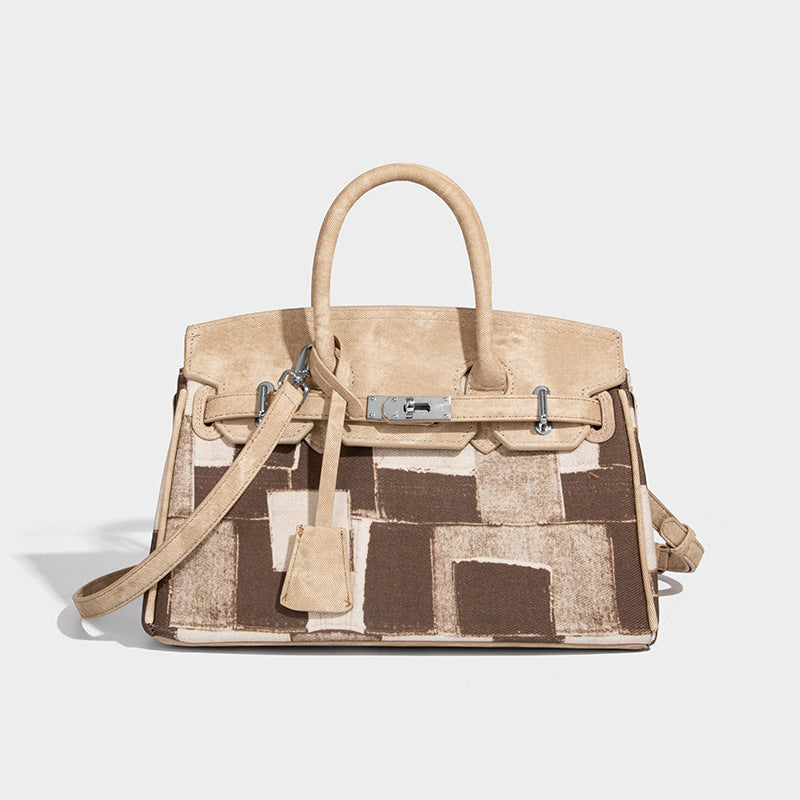 Strukturierte Satchel-Tasche im Patchwork-Design mit zwei Tragegriffen, Klappe mit Drehverschluss und silberfarbenen Beschlägen, Detailansicht 7