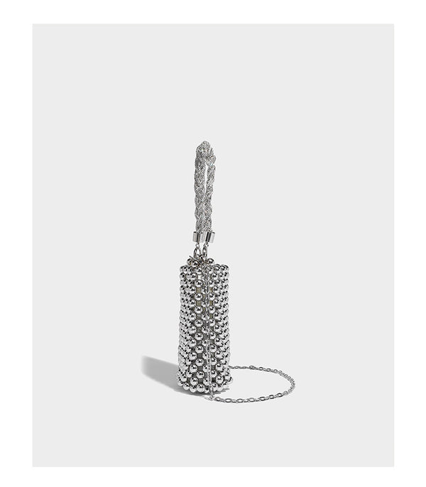 Mini-Bucket-Bag in zylindrischer Form, mit metallisch silberfarbenen Perlen besetzt, geflochtenem Tragegriff und Ketten-Schulterriemen, Detailansicht 11