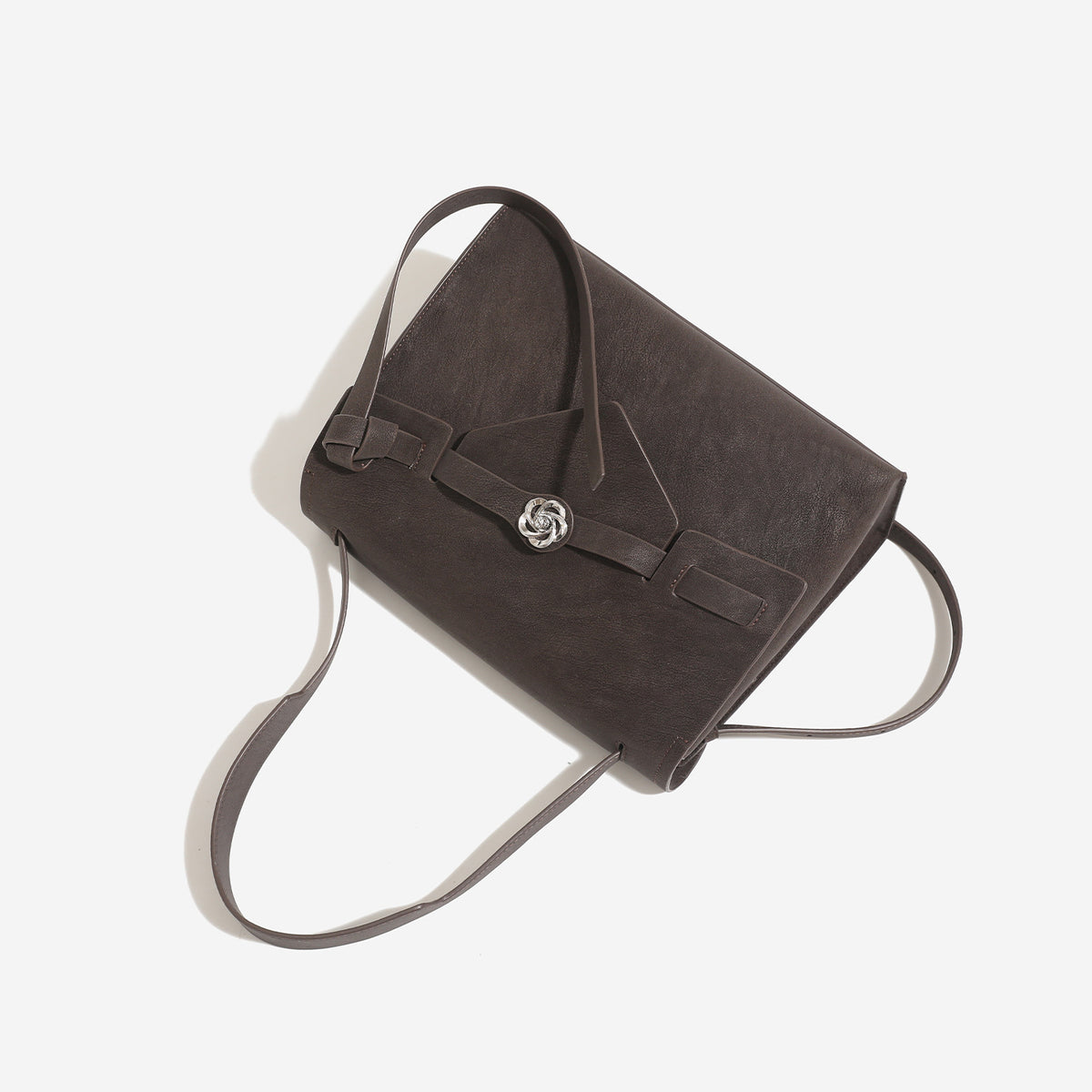 Strukturierte, rechteckige Satchel-Tasche mit Klappe, floralem Metall-Drehverschluss und verstellbarem Crossbody-Riemen aus mattem, strukturiertem