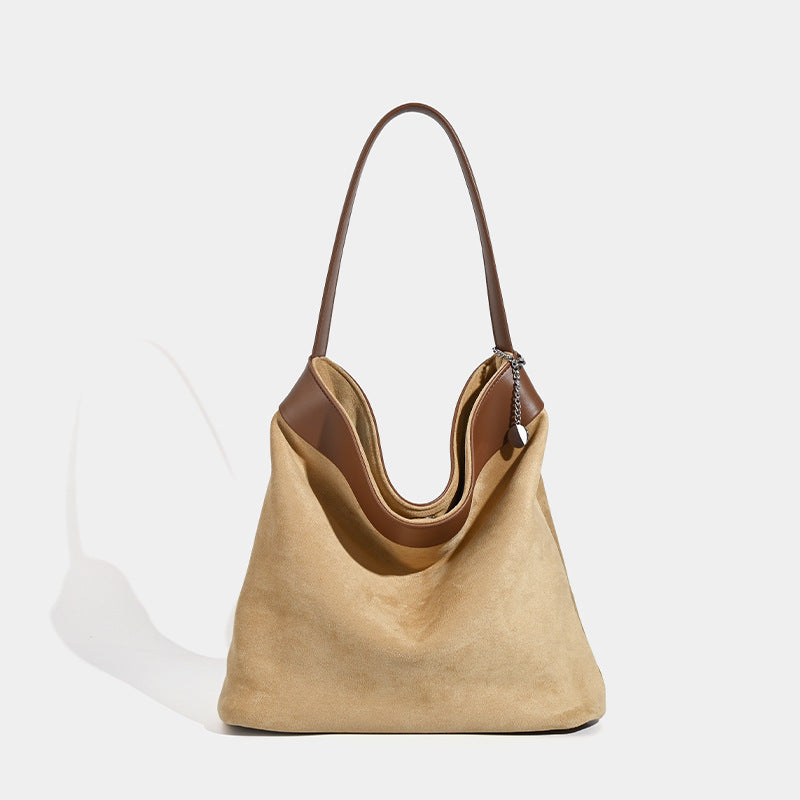 Lässige Hobo-Bag mit offenem Abschluss in matter Veloursleder-Optik, glatten Kunstlederdetails und einem einzelnen Schulterriemen, Detailansicht 7
