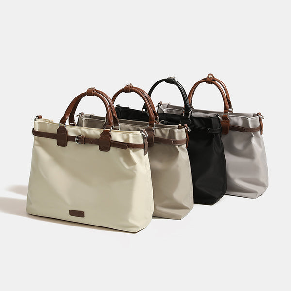 Strukturierte wandelbare Tote-Bag aus mattem Nylon mit braunem Besatz in Kunstlederoptik, Schnallengurt-Detail und Beschlägen in Silberoptik