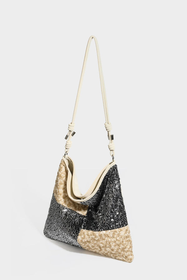 Lässig-weicher Patchwork-Schultershopper mit Pailletten, schwarz-goldenen oder creme-silbernen Colorblocking-Einsätzen und verstellbarem, schmalem Riemen