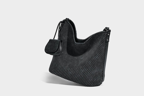 Große, weich fallende Hobo-Schultertasche mit Webstruktur in Braun, mit Mini-Tasche mit Überschlag und schmalem Knotenträger, Detailansicht 23