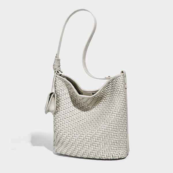 Lässige, geflochtene Bucket-Hobo-Schultertasche in Pink mit abnehmbarem Mini-Etui und goldfarbenen Metalldetails, Detailansicht 8