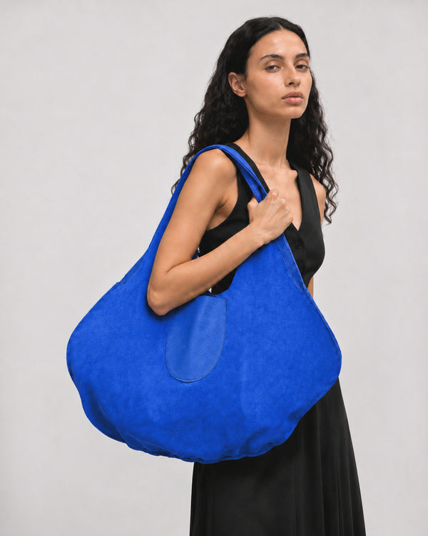 Große wendbare, weich fallende Hobo-Tote-Bag mit integriertem Schlaufenhenkel in Tropfensilhouette, Detailansicht 13