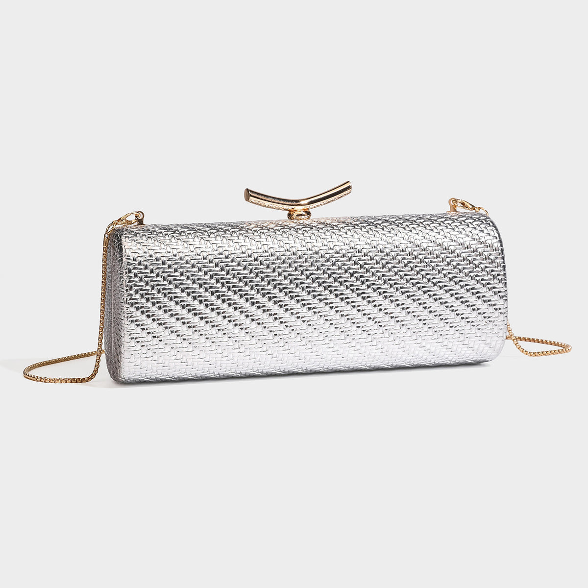 Formstabile, metallisch gewebte Abend-Clutch mit geschwungenem goldfarbenem Kiss-Lock-Verschluss und abnehmbarem, schmalem goldfarbenem Kettenriemen