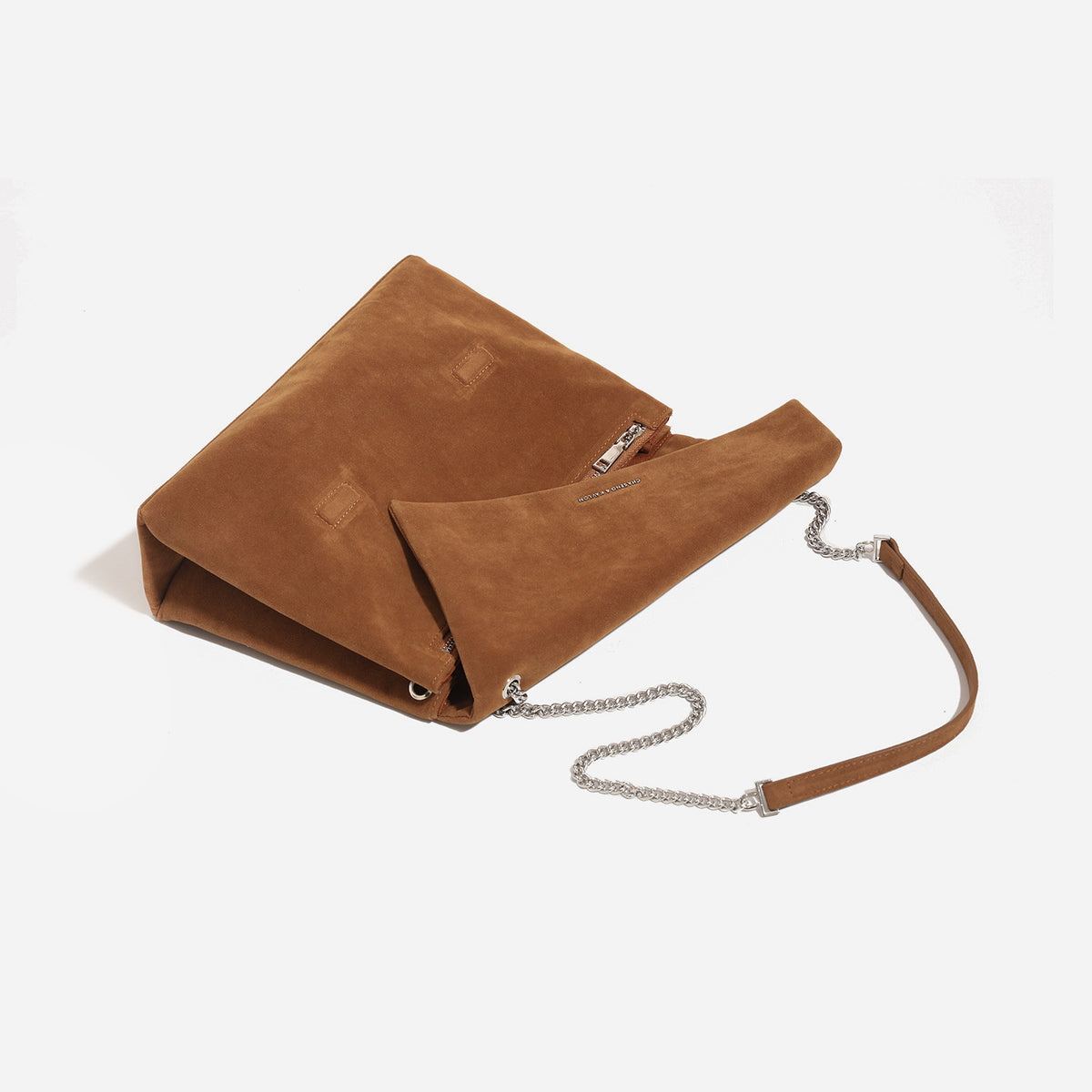 Strukturierte Schultertasche mit Überschlag, silberfarbenem Kettenriemen und Oberfläche in Cognac mit Velourslederoptik, Überschlagverschluss und seitlichen Ösen