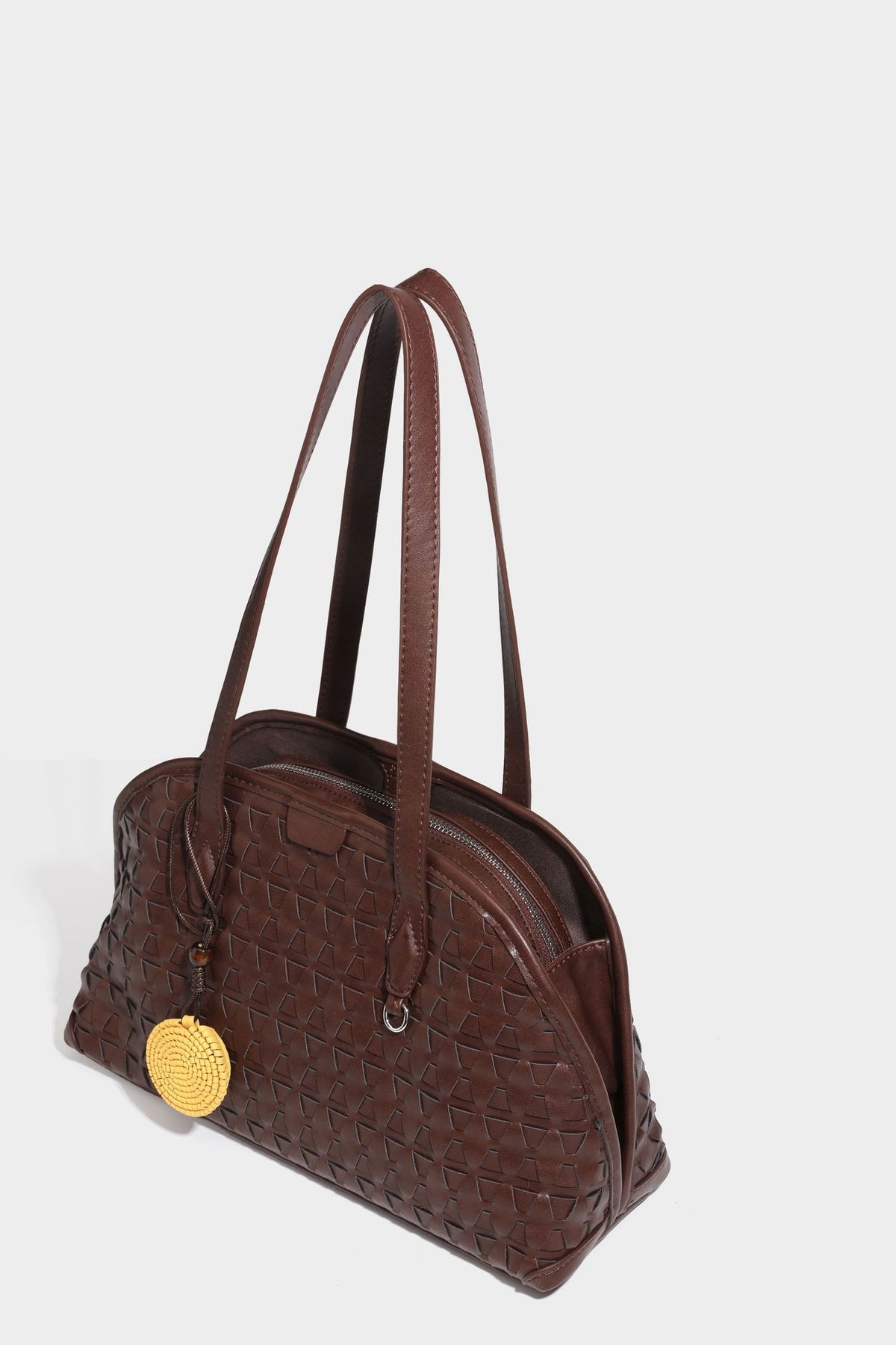 Strukturierte kuppelförmige Schulter-Tote-Bag mit geometrischer Flechtoptik in Lederoptik, langen Doppelriemen, Reißverschluss oben und rundem