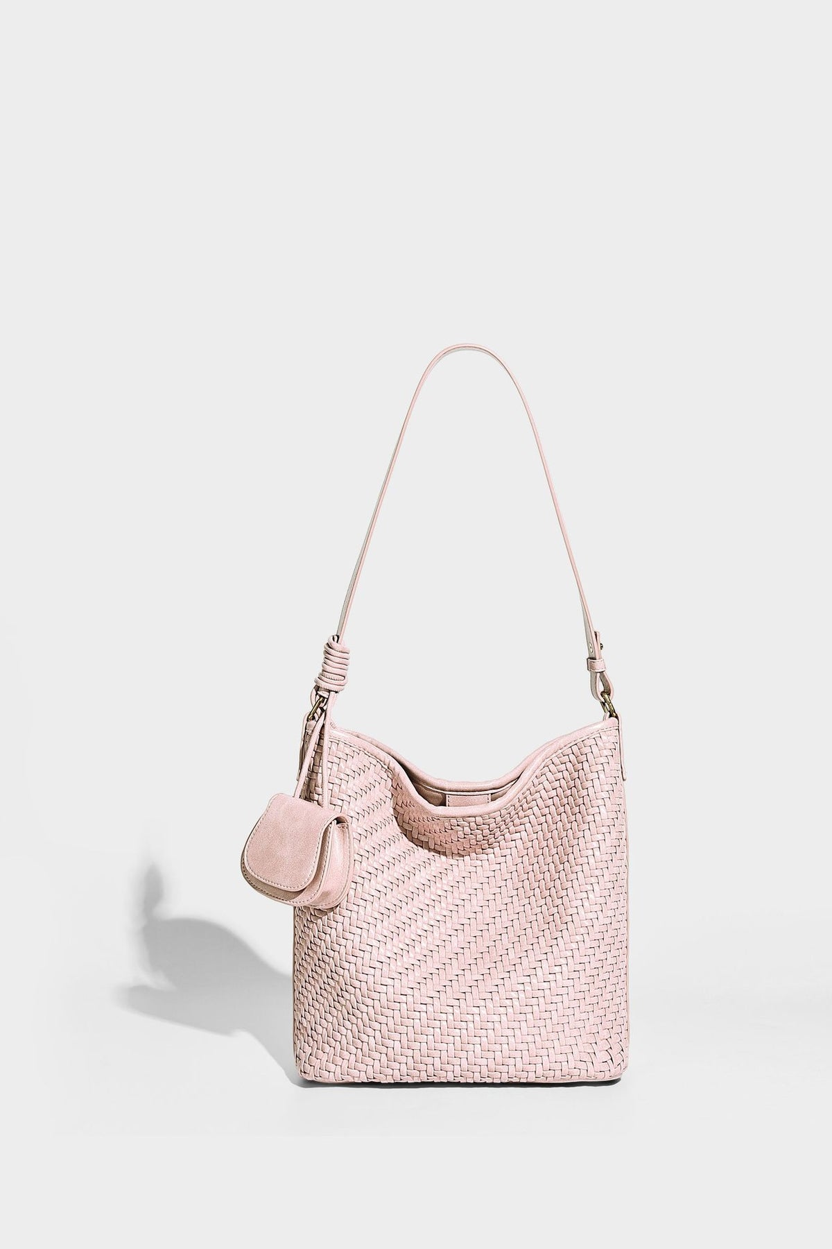 Lässig fallende, gewebte Hobo-Schultertasche in Beutelform in Pink mit abnehmbarem Mini-Etui und goldfarbenen Beschlägen, Detailansicht 23