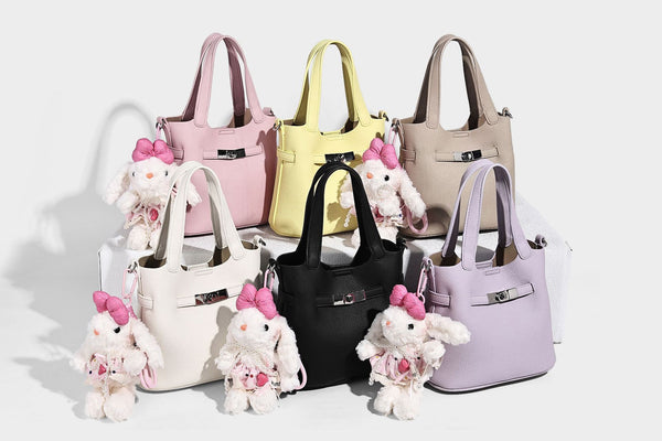 Kleine formstabile Tote-Bag mit genarbter Oberfläche, silberfarbenem Drehverschluss und zwei Henkeln, Detailansicht 11
