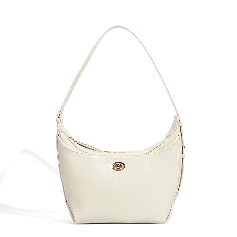Glänzende Hobo-Schultertasche in Lederoptik mit sichelförmiger Silhouette und goldfarbenem Drehverschluss, Detailansicht 5