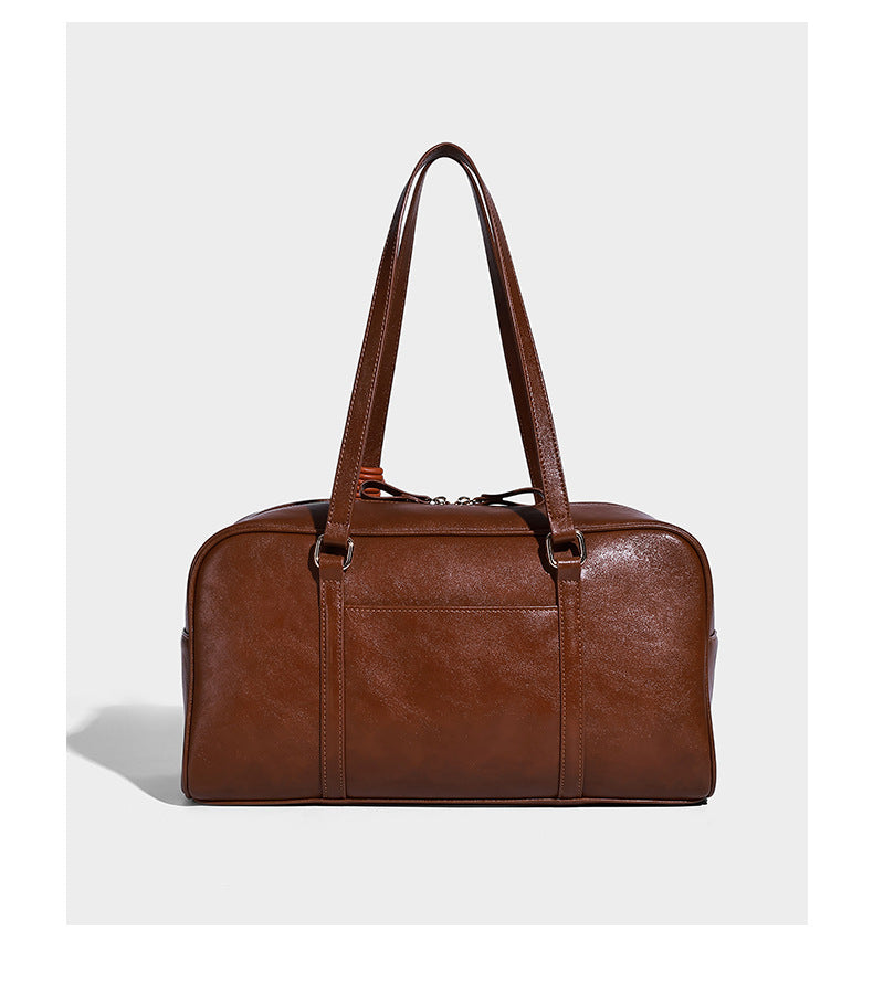 Strukturierte, glänzende Boston-Schultertasche in Lederoptik mit zwei langen Trägern, Reißverschluss oben, goldfarbenen Beschlägen und zwei