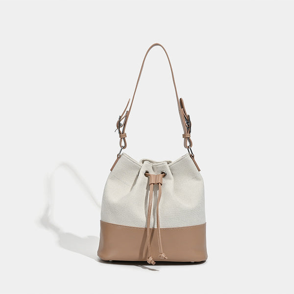Beigefarbene Bucket-Bag aus Canvas mit Kordelzug, kontrastierendem Unterteil in Lederoptik und verstellbarem Schulterriemen, Detailansicht 7