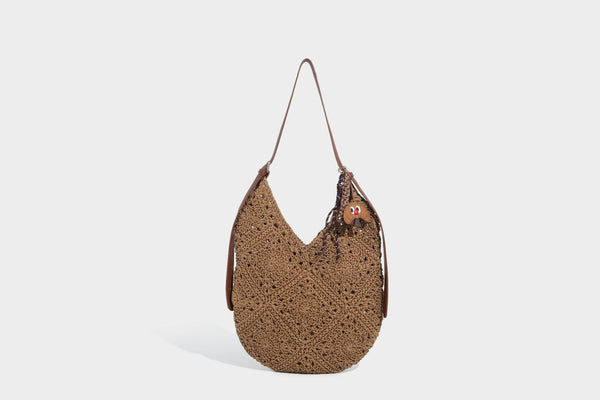 Lässige gehäkelte Hobo-Schultertasche aus Wachsschnur mit verstellbarem Riemen in Lederoptik und Taschenkorpus im offenen Gittermuster, Detailansicht 15