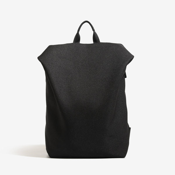 Minimalistischer matter Rucksack aus gewebtem Material mit kurzem Tragegriff und verstellbaren Schulterriemen, Detailansicht 11