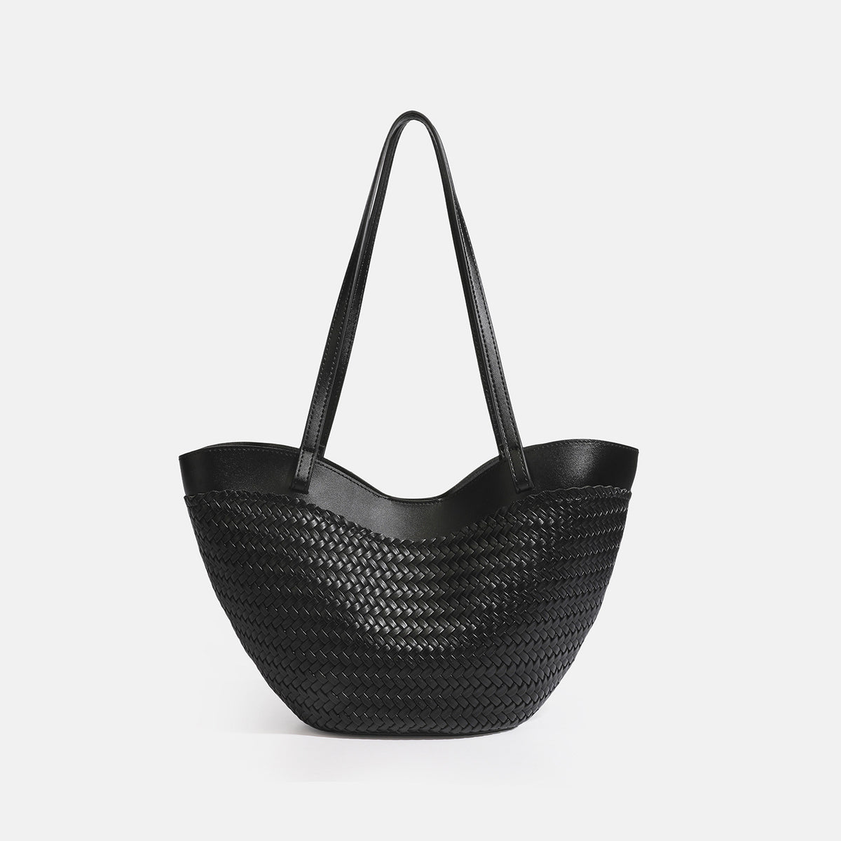 Große schwarze gewebte Tote-Bag mit glatten Besätzen in Lederoptik, langen doppelten Schulterriemen und geschwungener Silhouette, Vorderansicht