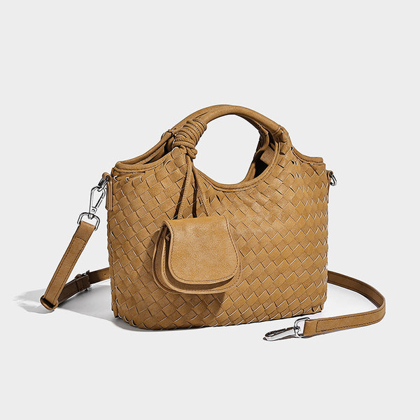 Wandelbare Tote-Schultertasche aus mattem Webmaterial mit geknoteten Henkeln, vorderer Überschlagtasche und abnehmbarem Riemen, Detailansicht 8