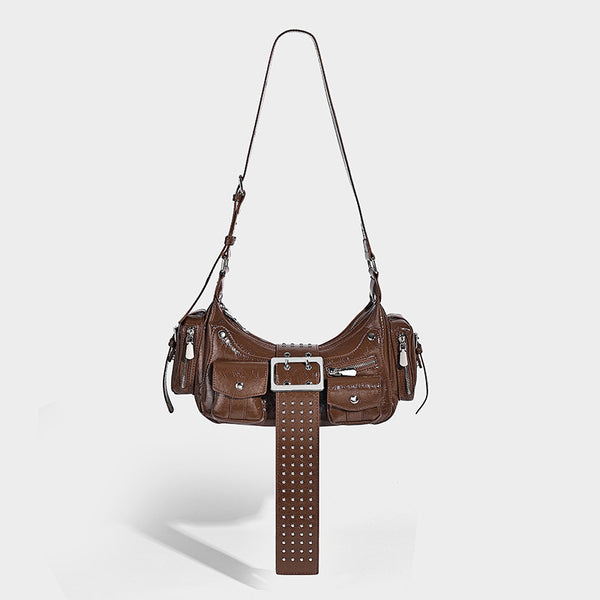 Halbmondförmige Schultertasche mit Lasche mit Nieten und Gürtelschnalle, mehreren Vordertaschen und silberfarbenen Metalldetails, Detailansicht 7