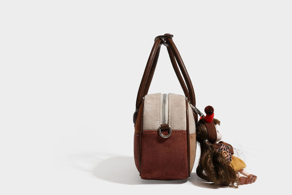 Kleine, strukturierte Henkeltasche aus Patchwork in Farbblöcken aus Beige, Camel, Braun und Rost mit dunkelbrauner Einfassung, herzförmigem