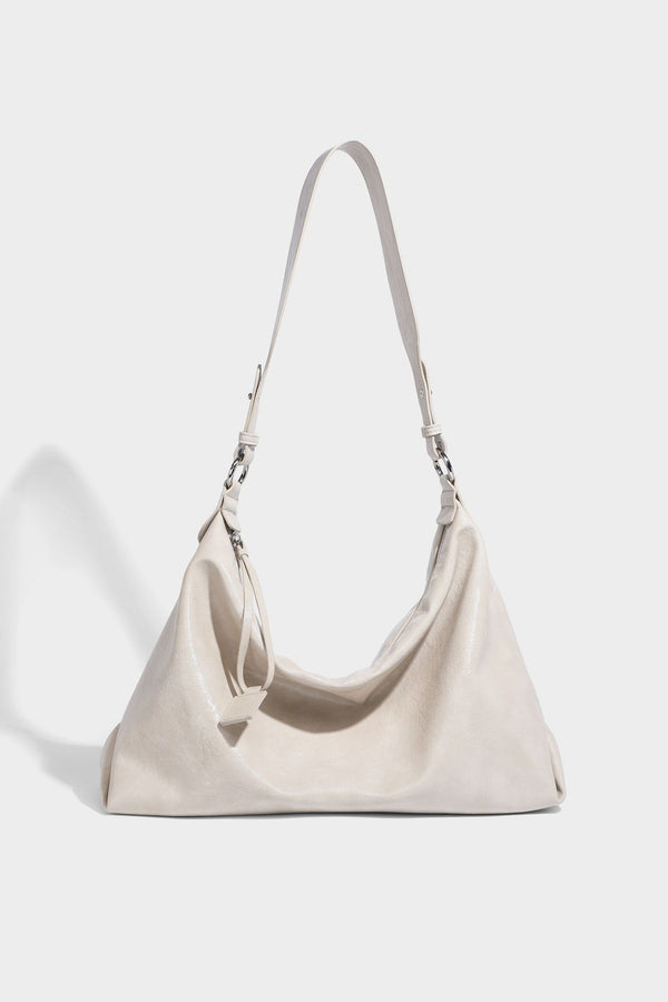 Weich fallende Hobo-Schultertasche mit glänzender Crinkle-Oberfläche, Reißverschluss oben und verstellbarem Riemen, Detailansicht 28