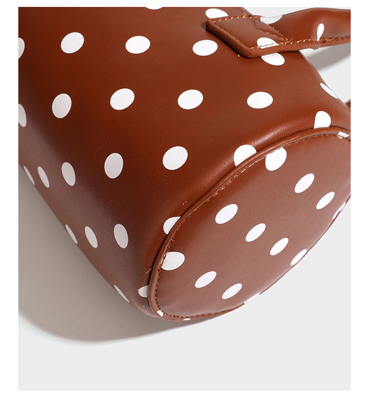 Glänzende gepunktete Barrel-Bag mit abgerundeten Henkeln, Sternanhänger und abnehmbarem Crossbody-Riemen, Detailansicht 18