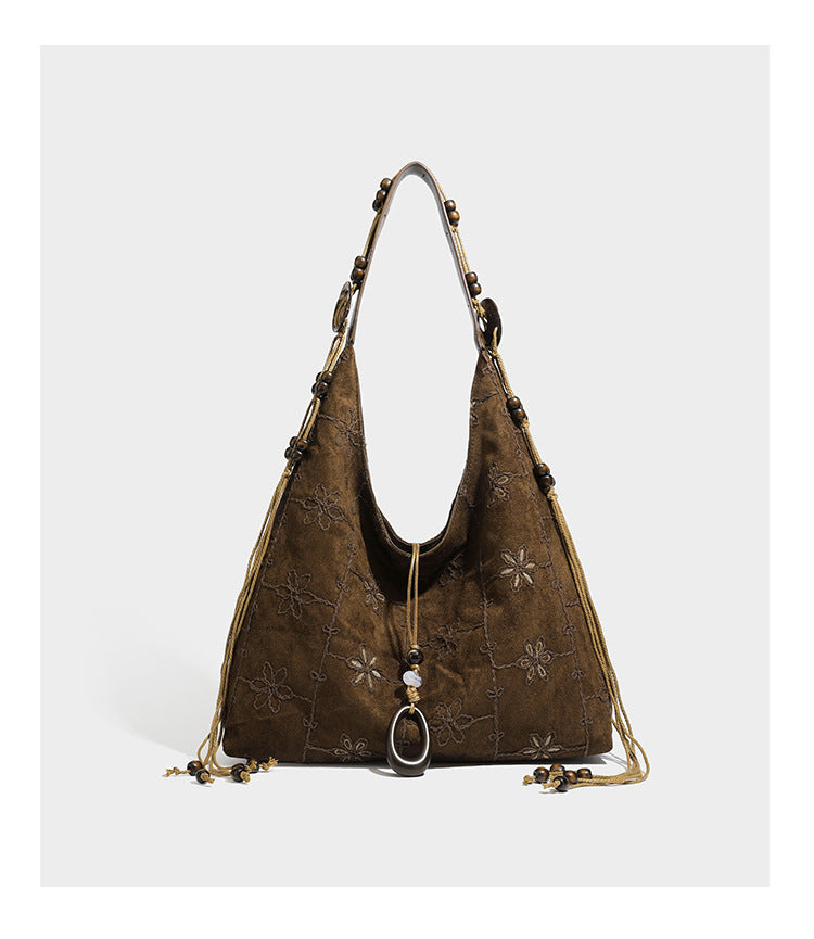 Dunkelbraune bestickte Hobo-Tote-Bag mit Schulterriemen in Lederoptik und Perlen, geknoteten Quastenbändern und ovalen Ringbeschlägen