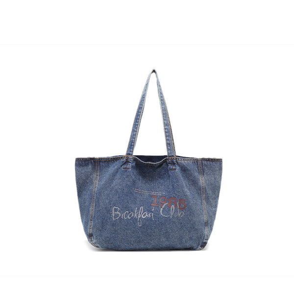 Große Tote Bag aus verwaschenem blauem Denim mit Grafikprint im handschriftlichen Stil, orangefarbenen Kontrastnähten und langem Stoffschulterriemen