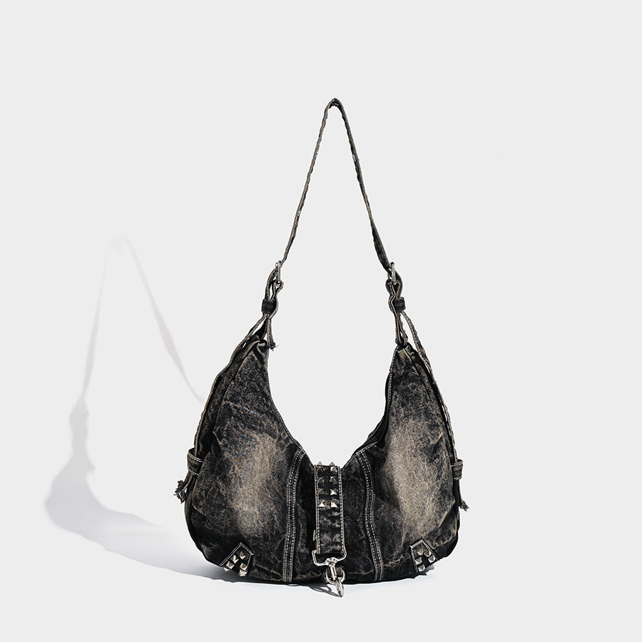 Hobo-Bag aus Denim mit Used-Effekt, Pyramiden-Nieten und verstellbarem Schulterriemen, Detailansicht 7