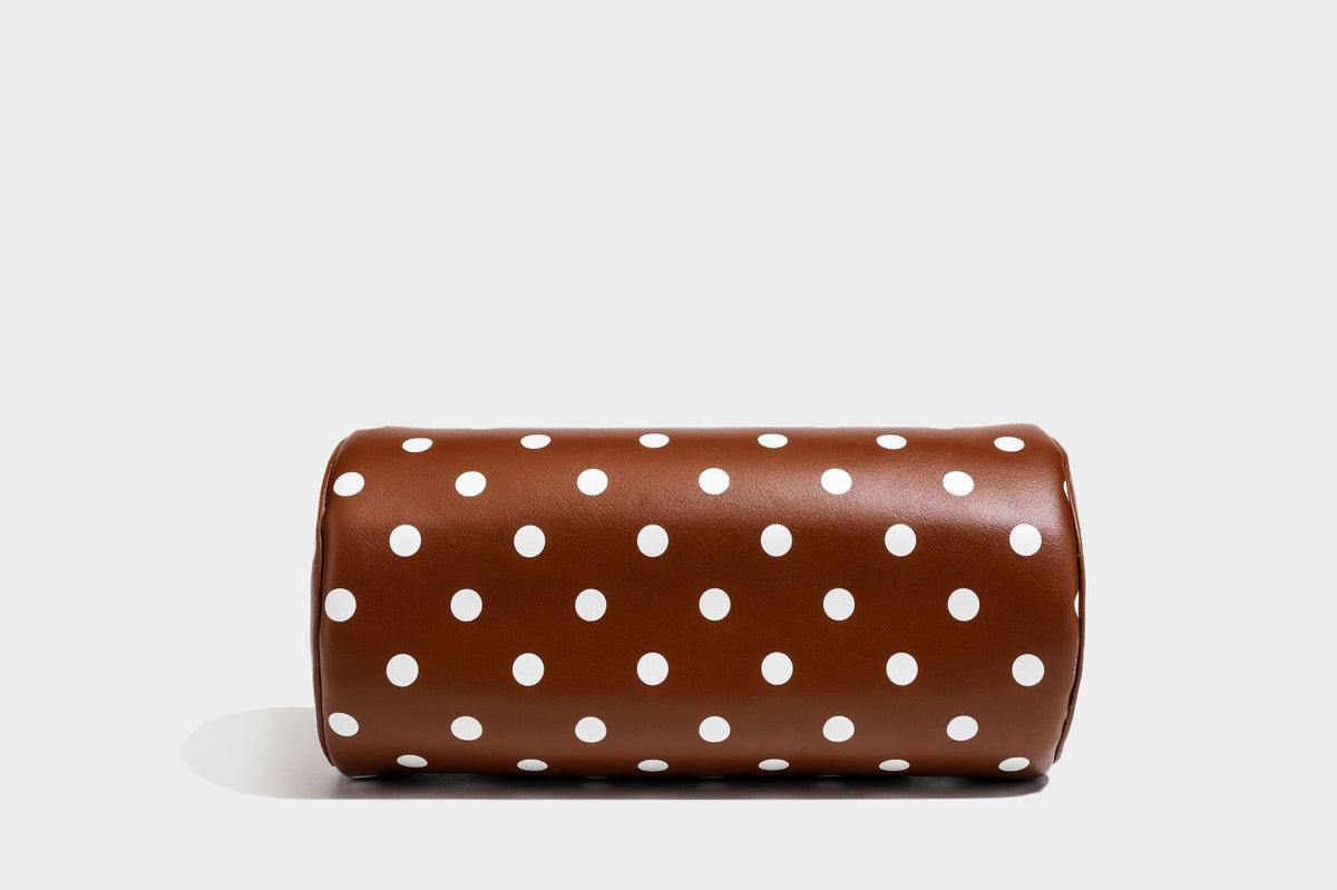 Glänzende gepunktete Barrel-Bag mit abgerundeten Henkeln, Sternanhänger und abnehmbarem Crossbody-Riemen, Detailansicht 46