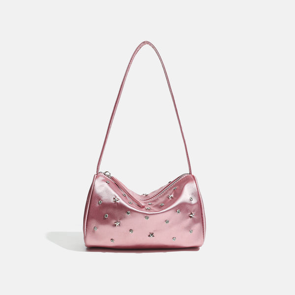 Kompakte Schultertasche in Metallic-Optik mit sternförmigen und rhinestoneartigen silberfarbenen Nieten, Reißverschluss oben und festem Schulterriemen