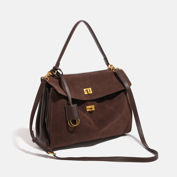 Strukturierte Satchel-Bag in Wildlederoptik mit Überschlag, dunkelbrauner Farbe, Drehverschluss und geknotetem Tragegriff, Detailansicht 3