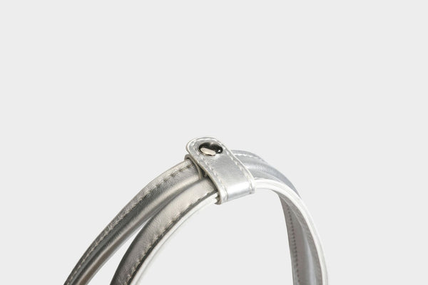 Kleine Pailletten-Schultertasche im Tote-Stil mit langem Metallic-Riemen und trapezförmiger Silhouette, Detailansicht 43