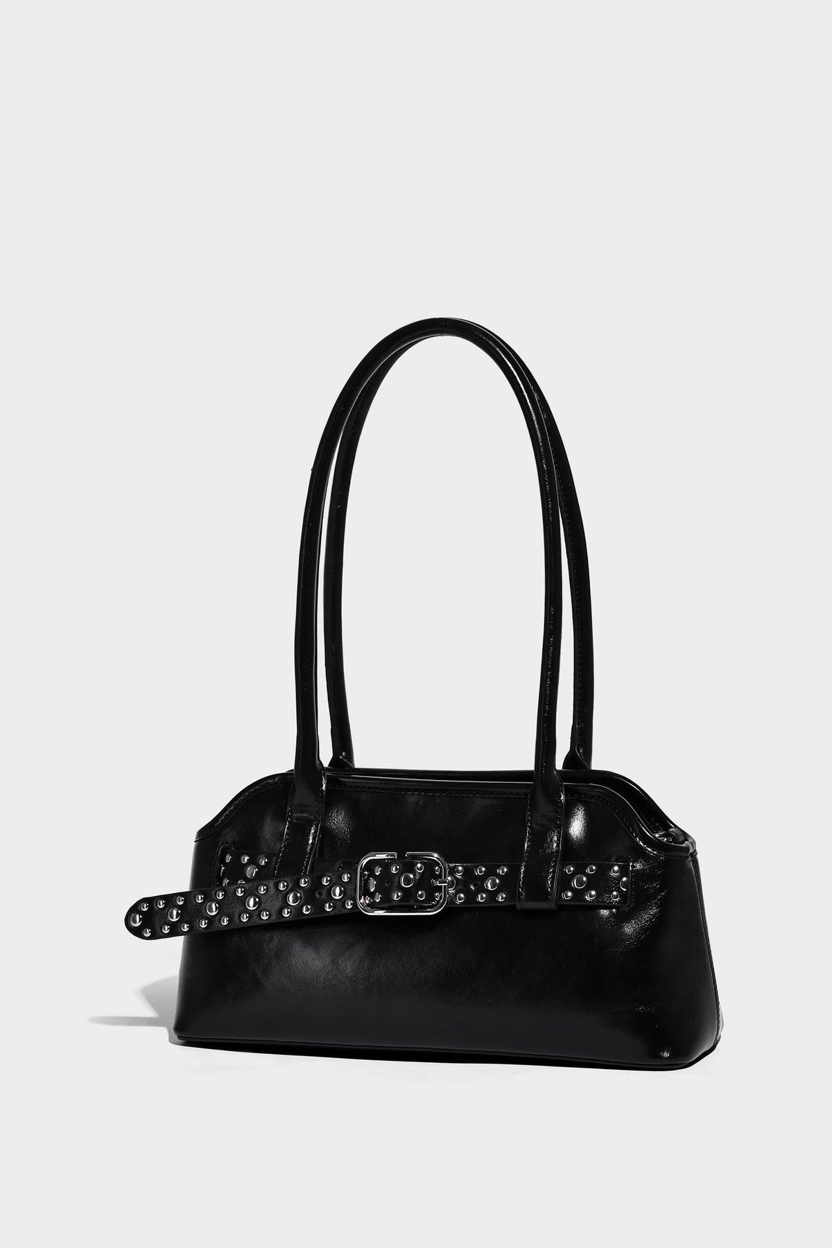 Strukturierte dunkelbraune Satchel-Tasche mit Öl-Wachs-Finish, vorderer Gürtelschnalle, goldfarbenen Beschlägen, zwei Tragegriffen oben und, Detail