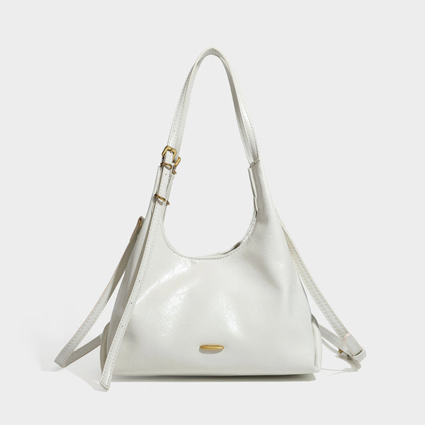 Lässig fallende Hobo-Schultertasche mit offenem Taschenabschluss in glänzender Knitterlederoptik in Dunkelbraun, schmalem verstellbarem Riemen und goldfarbenem