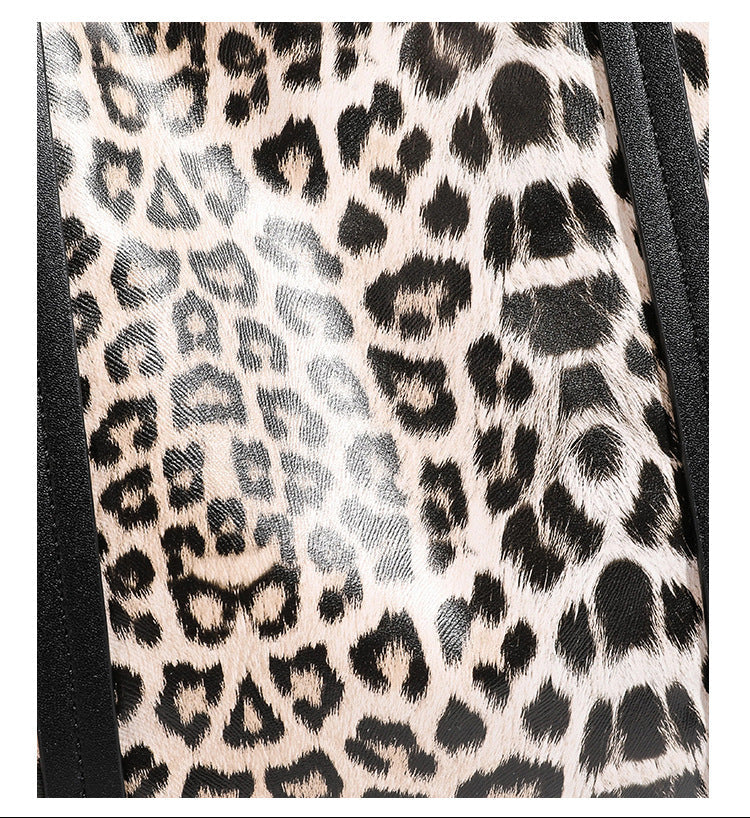 Tote-Bag in glänzender Lederoptik mit Leopardenmuster, schwarzen Besätzen, Reißverschluss oben und zwei Schultergriffen, Detailansicht 22