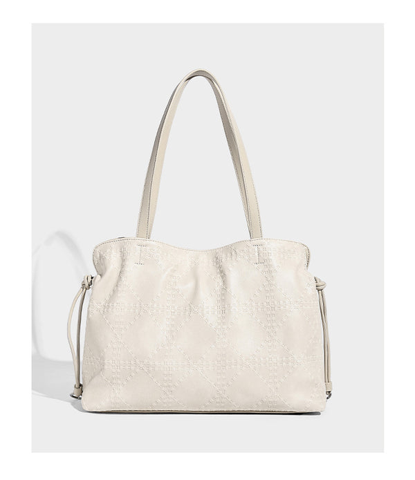 Große Tote-Schultertasche aus geprägtem Lederimitat in Elfenbein-Creme mit zwei langen Riemen, seitlicher Kordelraffung und abnehmbarem
