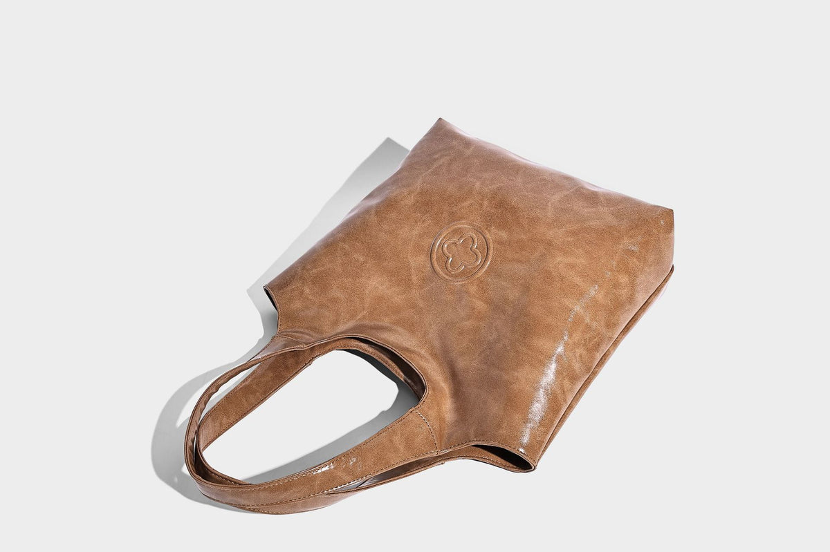 Glossy oil-wax leather-look open-top tote shoulder bag with embossed circular logo and long double straps, detail view 20