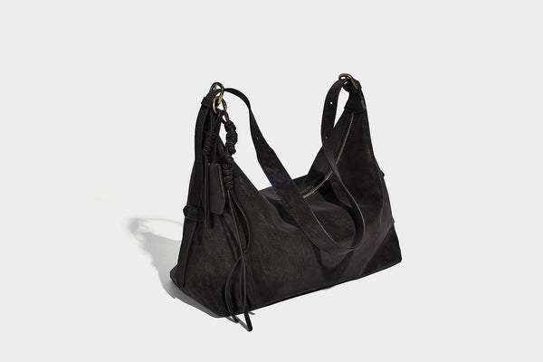 Lässige Hobo-Schultertasche mit matter Oberfläche, Quastenbesatz und goldfarbenen Metallelementen, Detailansicht 23