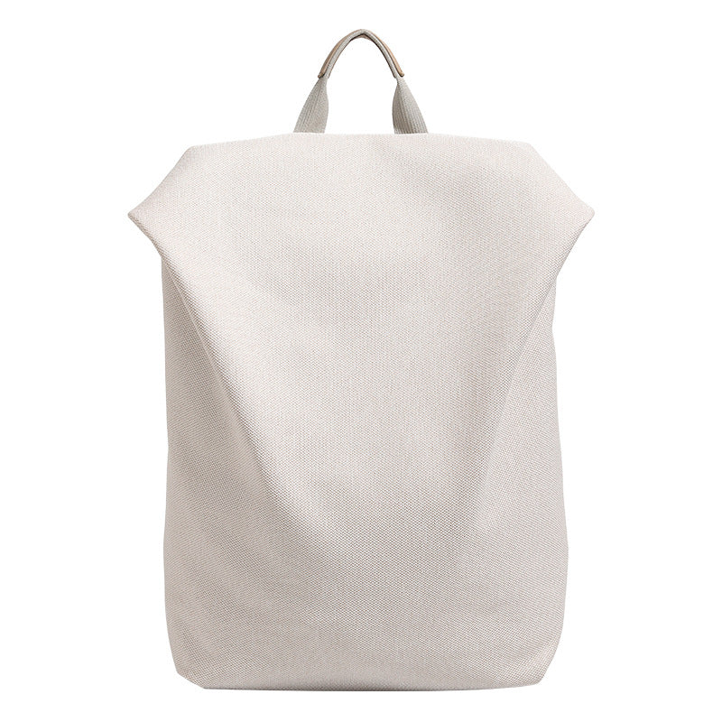 Minimalistischer matter Rucksack aus gewebtem Material mit kurzem Tragegriff und verstellbaren Schulterriemen, Detailansicht 5